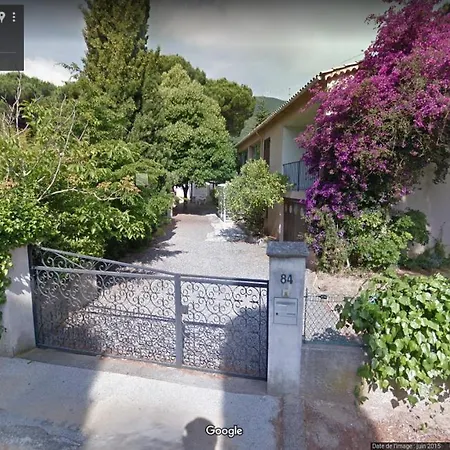Classe 3 Etoiles Au 1er Etage D'une Maison Avec Jardin Dans Un Quartier Calme Cavalaire-sur-Mer