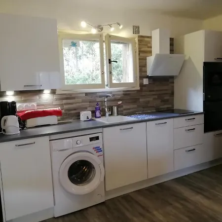 Classe 3 Etoiles Au 1er Etage D'une Maison Avec Jardin Dans Un Quartier Calme Cavalaire-sur-Mer