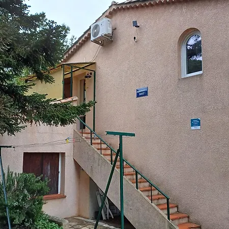 Apartment Classe 3 Etoiles Au 1er Etage D'une Maison Avec Jardin Dans Un Quartier Calme Cavalaire-sur-Mer