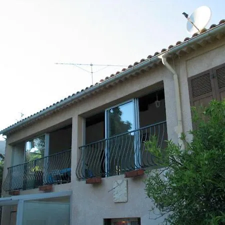 Apartment Classe 3 Etoiles Au 1er Etage D'une Maison Avec Jardin Dans Un Quartier Calme